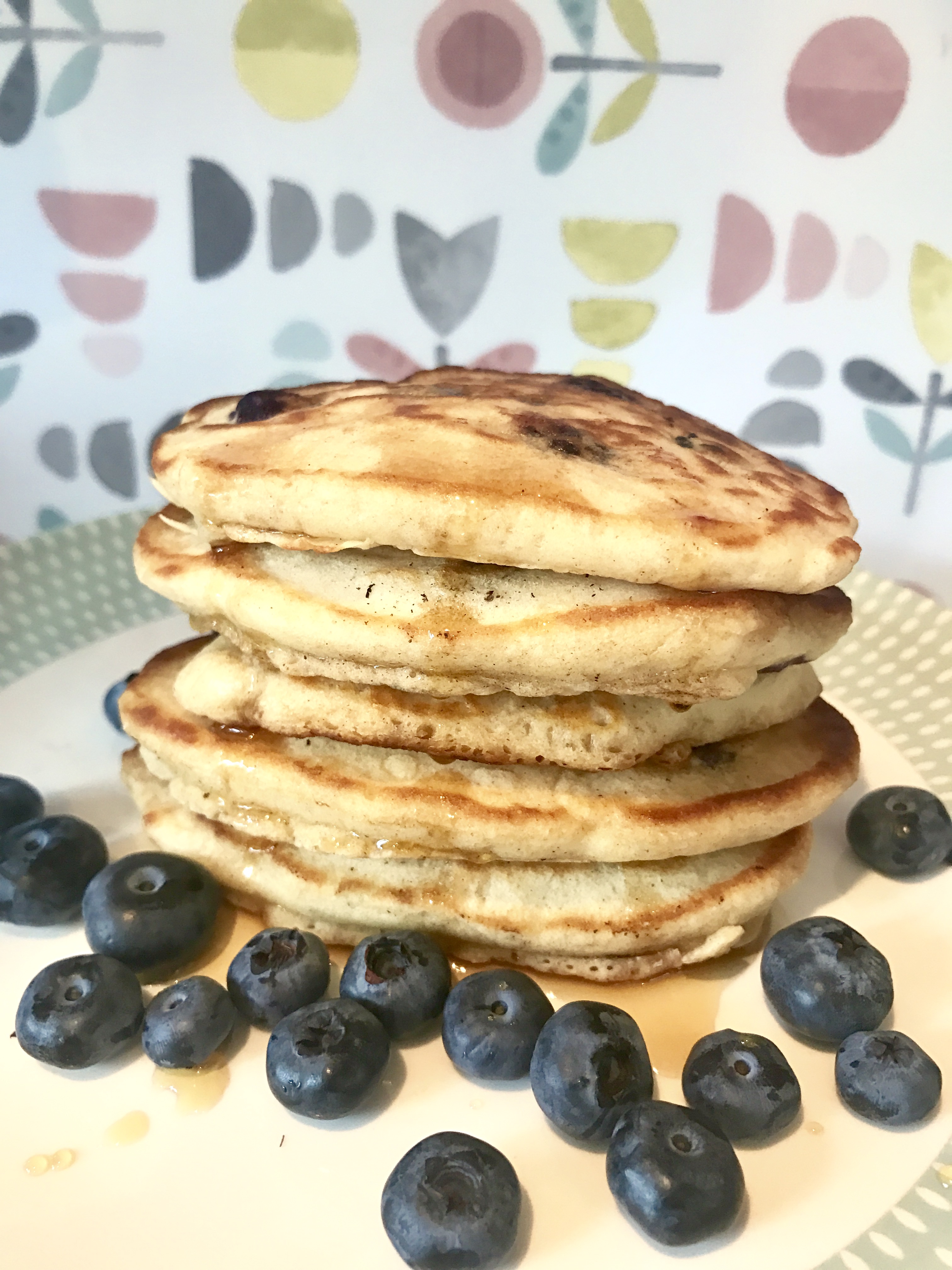 American-style blueberry pancakes 